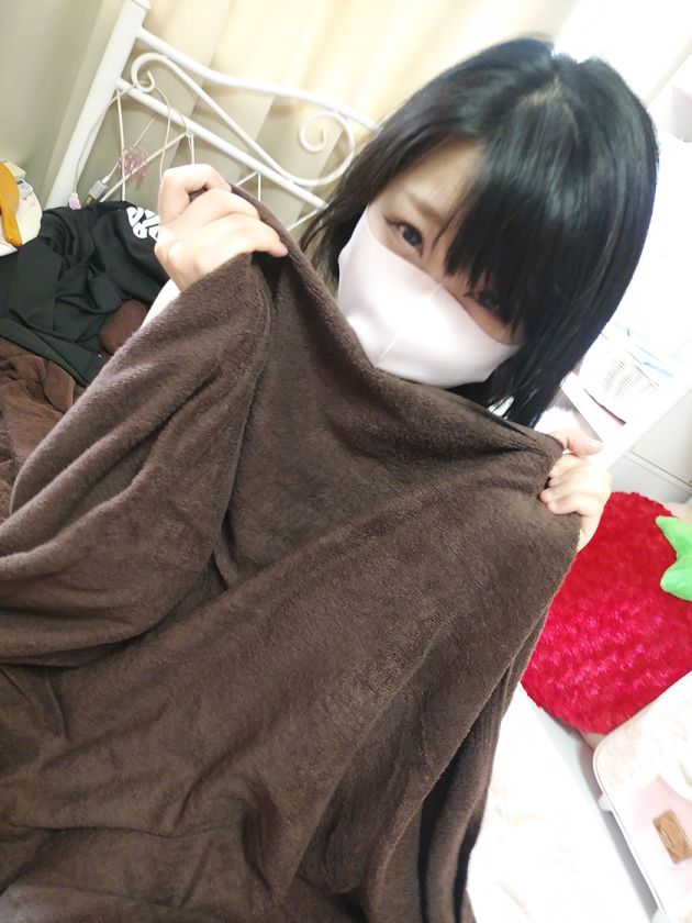 マスク着用を条件にエッチな撮影を了承してくれた普通の女の子4　サンプル画像1