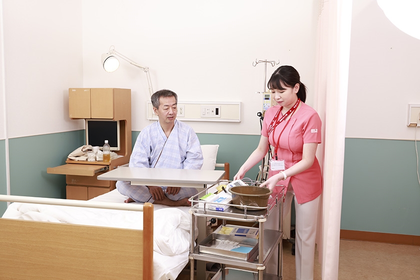 担当看護師のおっぱいが魅力的過ぎて「揉ませて」と頼んだら乳首　サンプル画像1