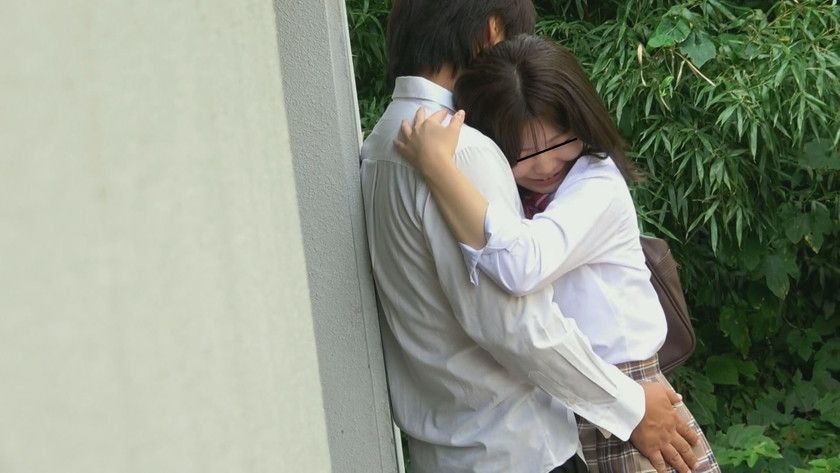 清楚系黒髪ロング女子○生校庭内SEX4名　サンプル画像1