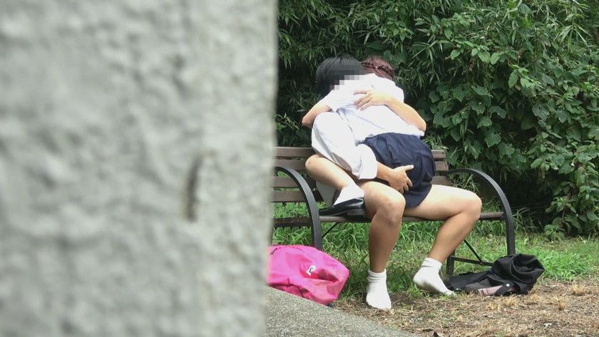 郊外某商業○校の黒髪J○野外SEX5名 サンプル画像3
