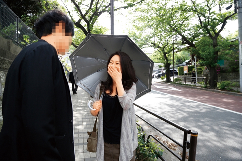 三十路～五十路まで集めました！ 食べ頃熟女50人 5時間BE　サンプル画像4