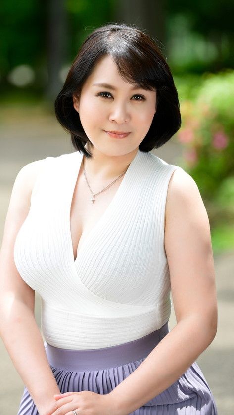 五十路で美人で爆乳って最強かよっ！ 初撮りおばさん 厳選素人　サンプル画像4