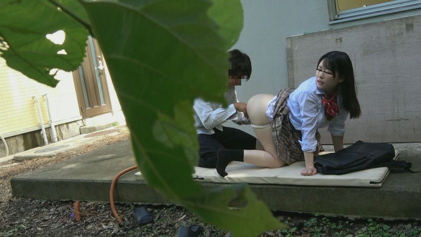 清楚系黒髪ロング女子○生校庭内SEX4名　サンプル画像6