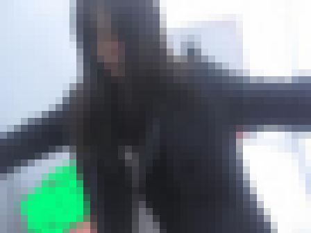 【限定３０個：撮影バレの恐怖！】奇跡の顔出し美少女大接近丸見えパンティ！！ サンプル画像