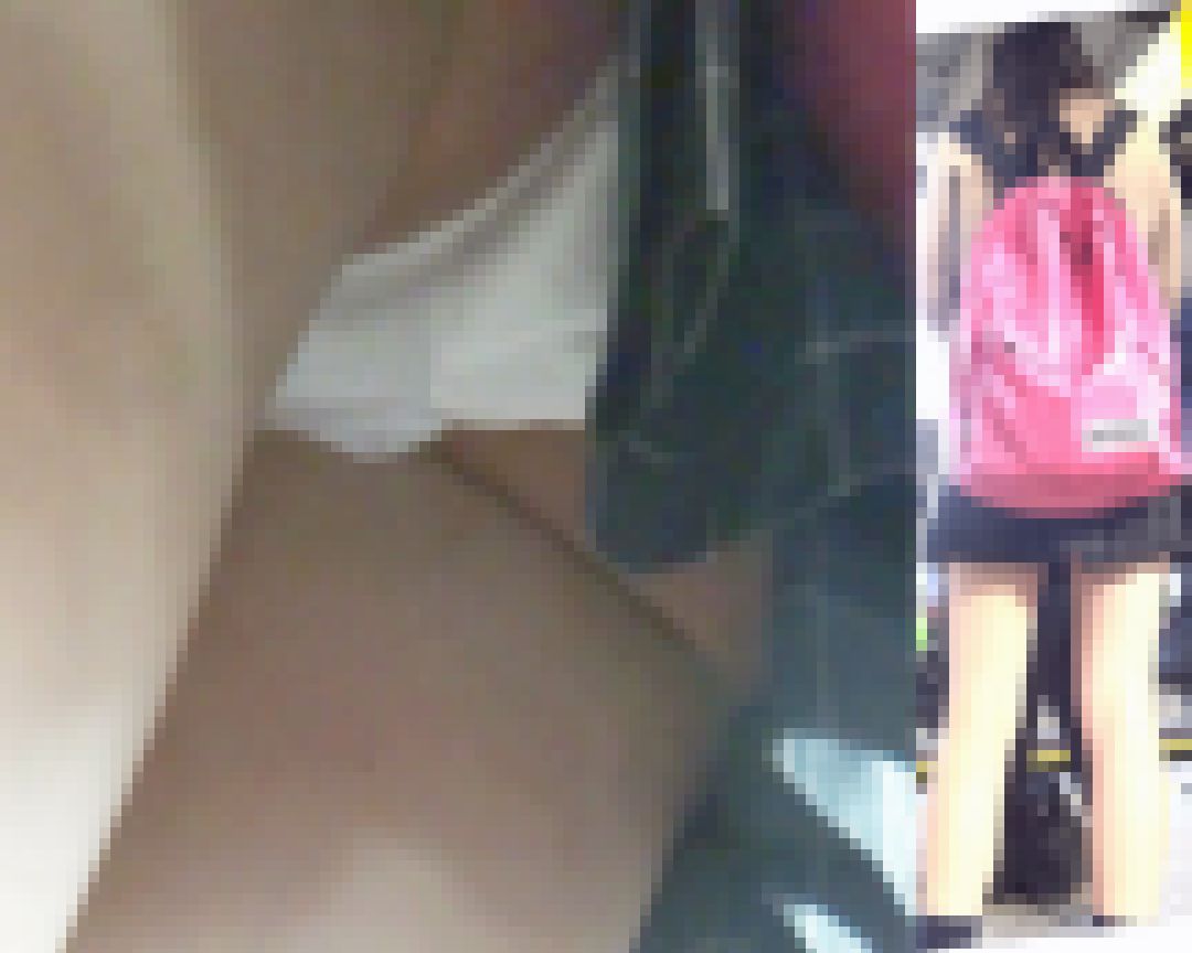 パンチラ盗撮 制服女子 ミニスカから見える白パンツ激写 サンプル画像