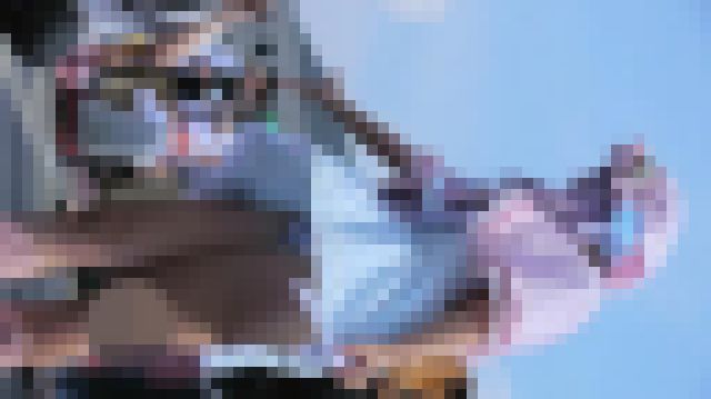 コミックマーケット コスプレ 超キュートなレイヤーさんの風のイタズラ★縞パンチラ コミケ サンプル画像