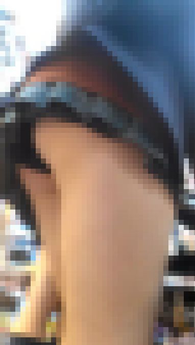 【全盛期】激かわ激ミニ食い込み直してミニ直さず丸見えギャル女良2人組＾＾超ｵｽｽﾒ! サンプル画像