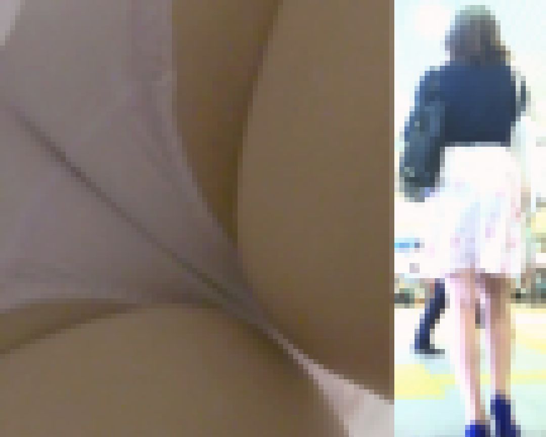 パンチラ盗撮 OLさん 尻に食い込む紫色パンツ丸見え サンプル画像