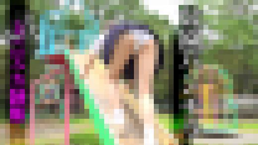 ミニスカ制服JKとパンチラデート（1） 公園遊具パンチラ、プリクラ盗撮編 サンプル画像