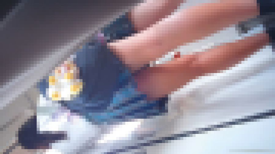 青★背後を守護　ﾐﾆｽｶ生足逆さ サンプル画像