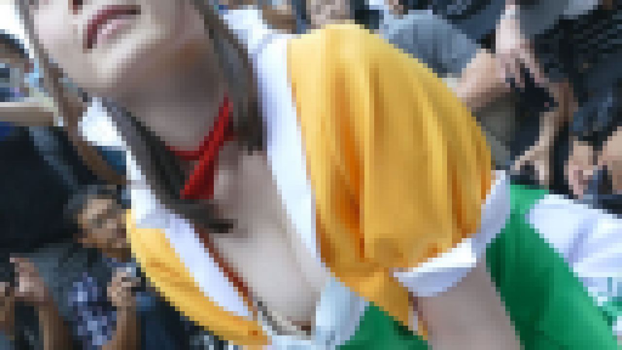 Ultra高画質動画 これがコミ毛の闇だ！乳輪生尻ほとんど見えている撮られた露出レイヤーVS悪質ローアングラーNO-2 サンプル画像