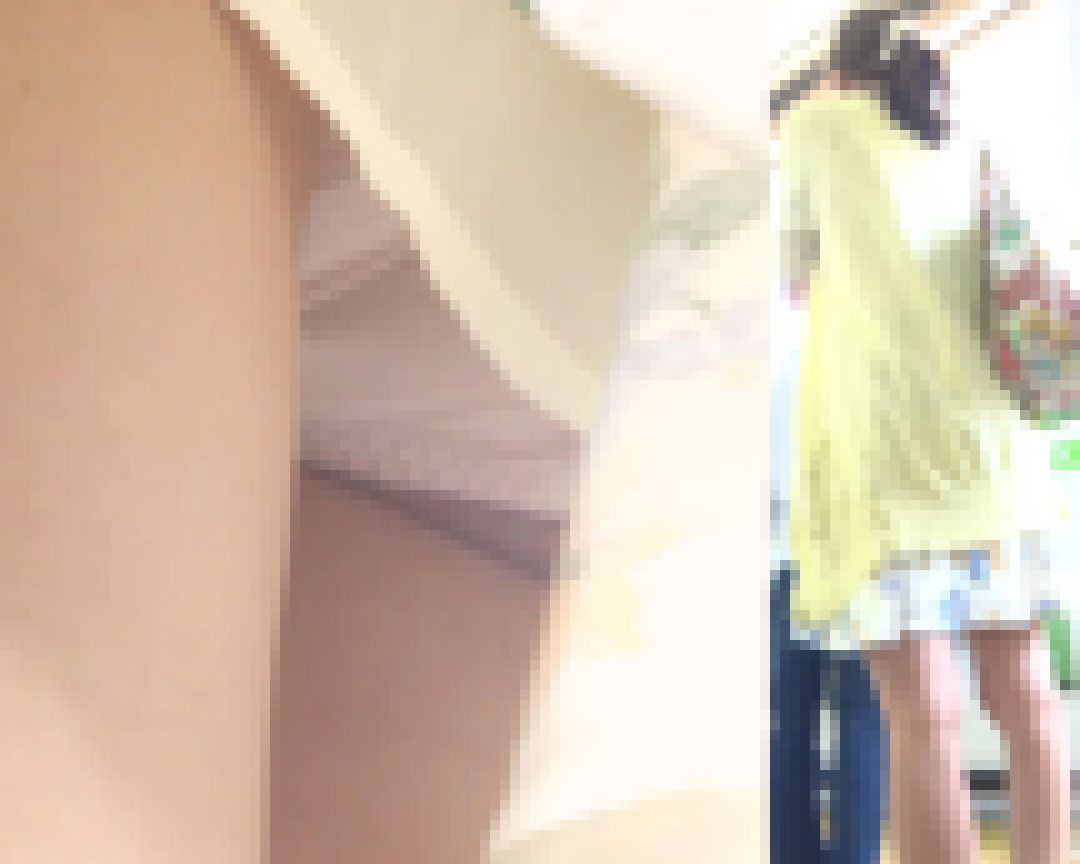 パンチラ盗撮 OLさん ピンクパンツを電車内でこっそり撮影 サンプル画像