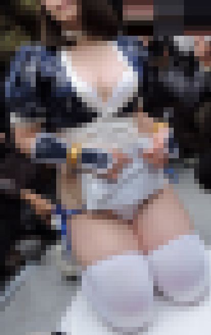 コスプレ2017冬自分で衣装をめくりパンツ見せるｗ乳輪？【動画】イベント編 3831 サンプル画像