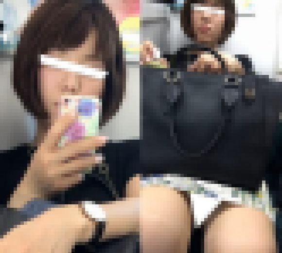 (電車対面）(顔出し)ショートカットのかわいい人妻OLさん…貞淑な感じなのに…ミニタイトスカートで攻めます!! サンプル画像