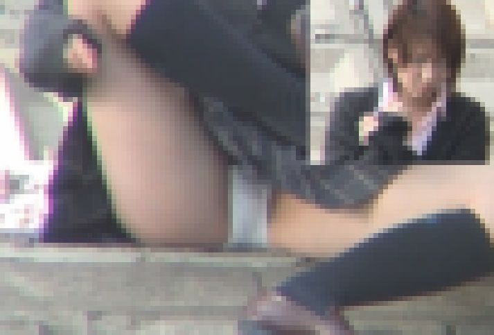 J○ 純白 大股開きパンモロ画像