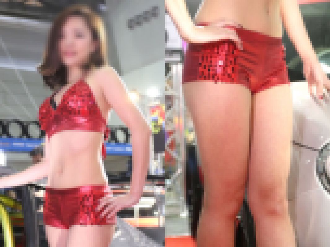 【写真】健康的なムッチリ美脚が眩しいS級美女の赤ラメホットパンツ  超盛り340枚！ 画像