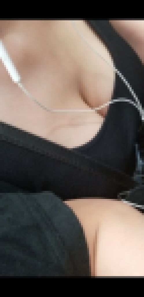爆乳ギャル(肘で胸つんつん) サンプル画像