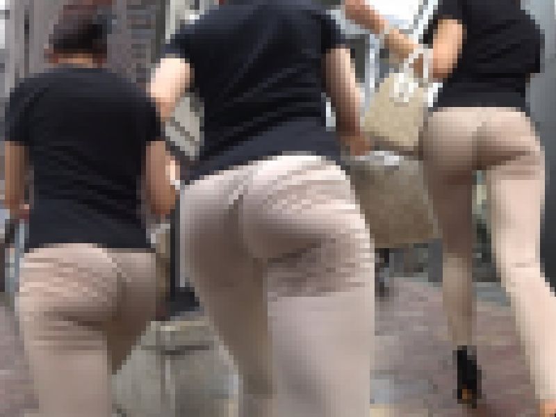 【超高画質】現役JDの濡れ尻♪プリプッリのレギンスピーチHIPが灼熱の暑さの中で汗びっしょり! サンプル画像