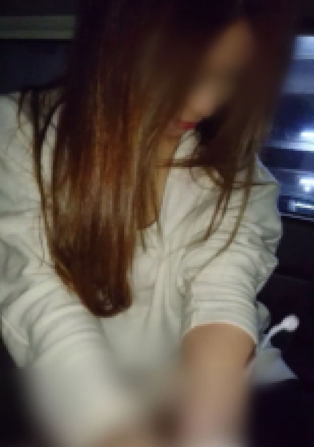 ギャル　ムネチラ 車内盗撮 ギャル 胸チラ 手コキ | 素人盗撮 ピーコレ