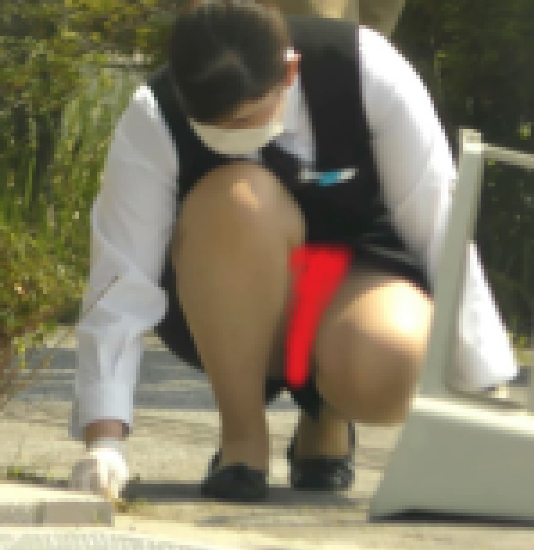 ☆ムチムチ対決！☆草取りOL vs JK,生保、外〇人 サンプル画像