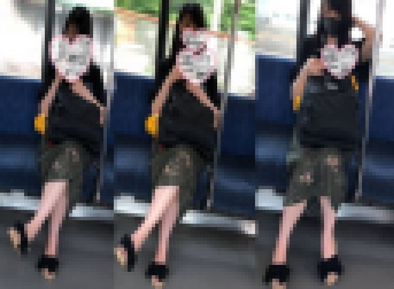 【電車対面】魅力的な生脚しているお姉さん サンプル画像