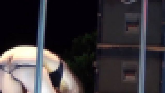 しばきたくなる様なケツほぼ丸出し。どエロが過ぎるポールダンサー サンプル画像