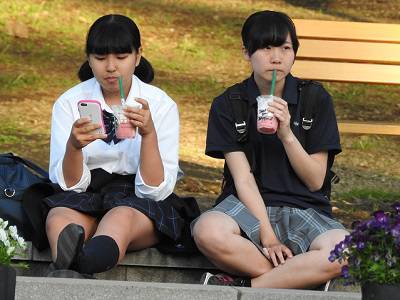 制服姿の女のコを撮影しました！！３０ サンプル画像