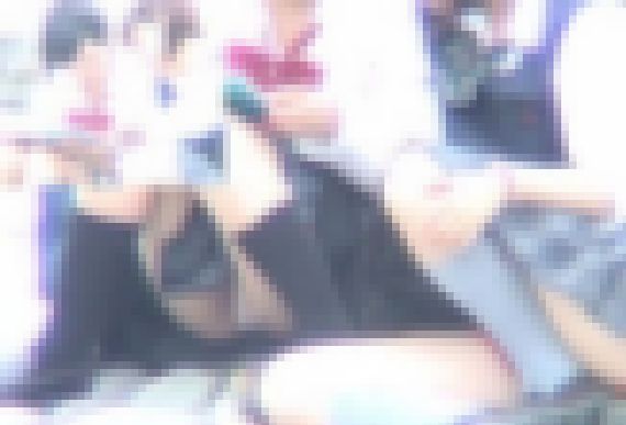 J○ 2人組 座りパンチラ 接写撮影 画像