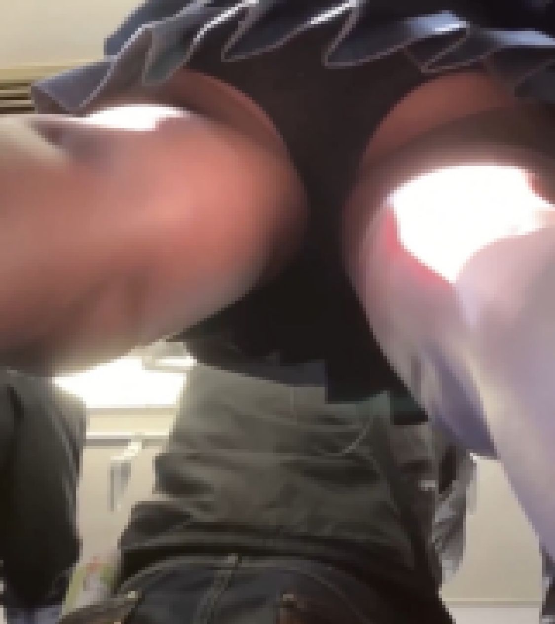 JK 生足 パンチラ 16 サンプル画像