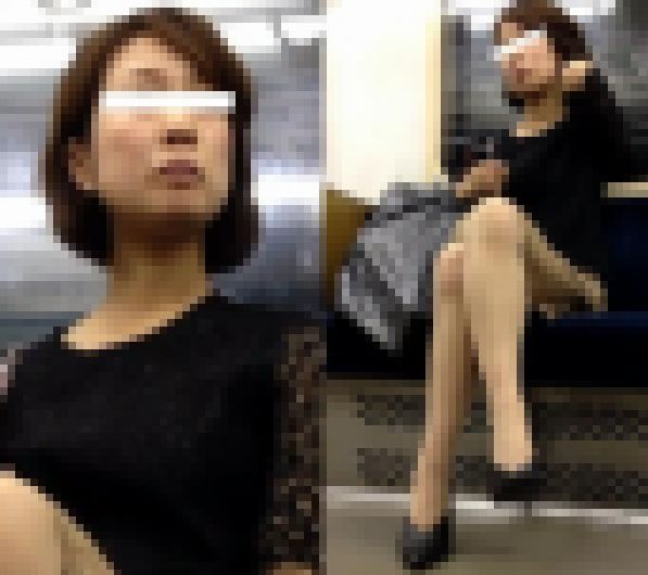 (電車対面）(顔出し)男の視線を挑発するような感じで…きれいなパンストあんよを組んじゃう美人OLさんを観察してみました!! サンプル画像