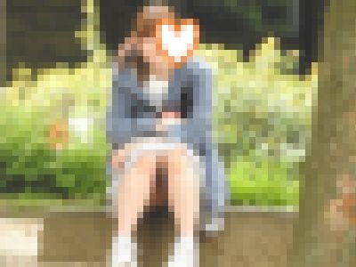 お座りお姉さん発見！！（ＦＨＤ）大変です！！パンツが見えてますよ３６ 画像