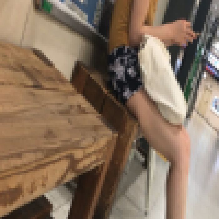 太もも見て勃起する サンプル画像