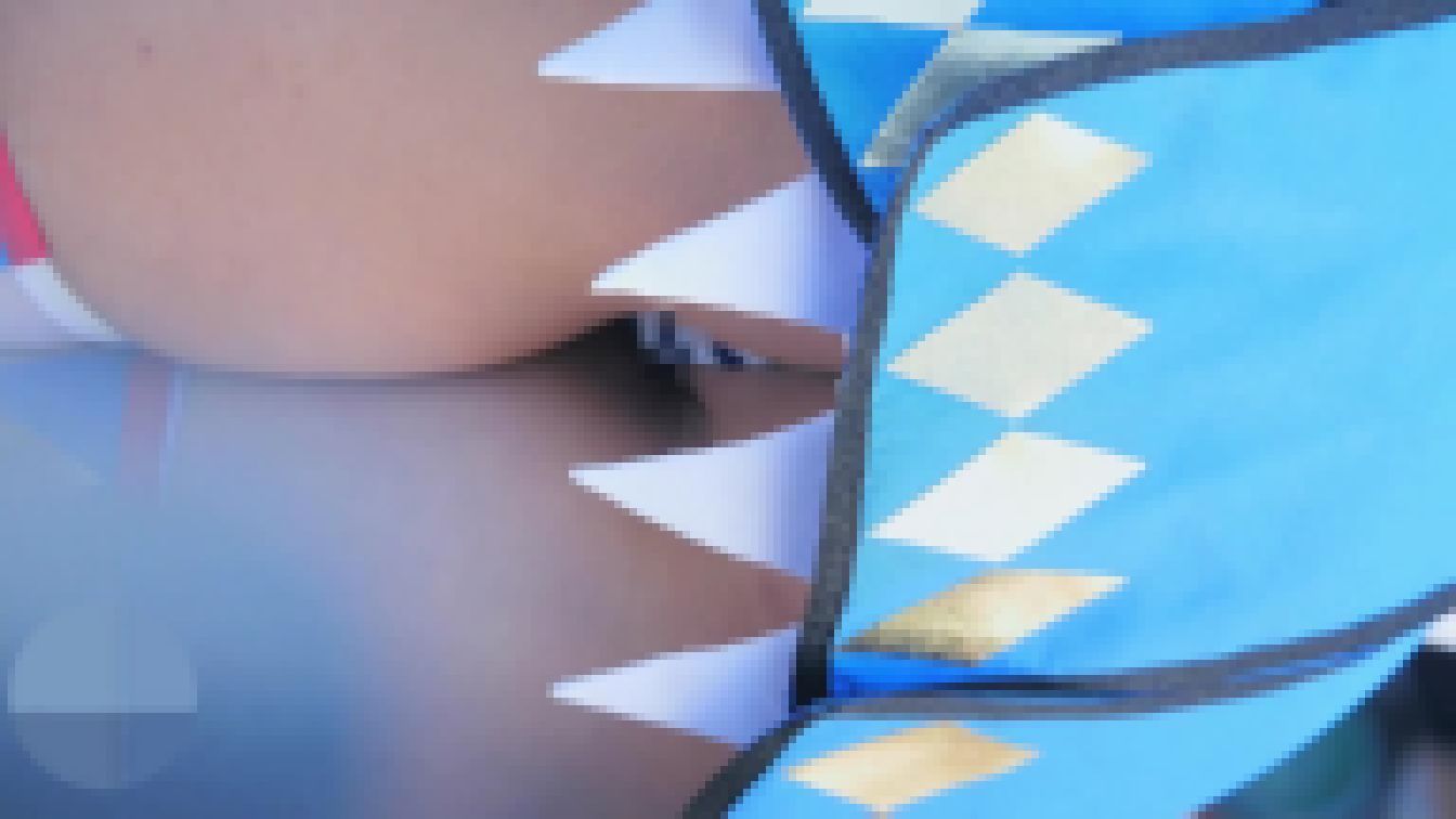 コミックマーケット コスプレ グラマラス美人レイヤーさんの★バックアングル&しゃがみ対面縞パンチラ★ コミケ サンプル画像