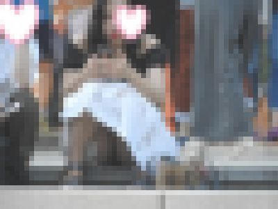 お座りお姉さん発見！！（ＦＨＤ）大変です！！パンツが見えてますよ５０ サンプル画像