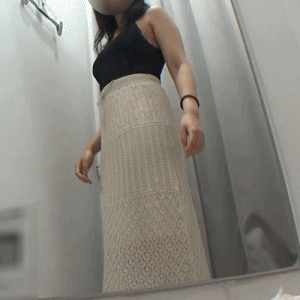 【透けパン女子の試着室】☆重い肉球美乳とハイハイのポーズ！ サンプル画像