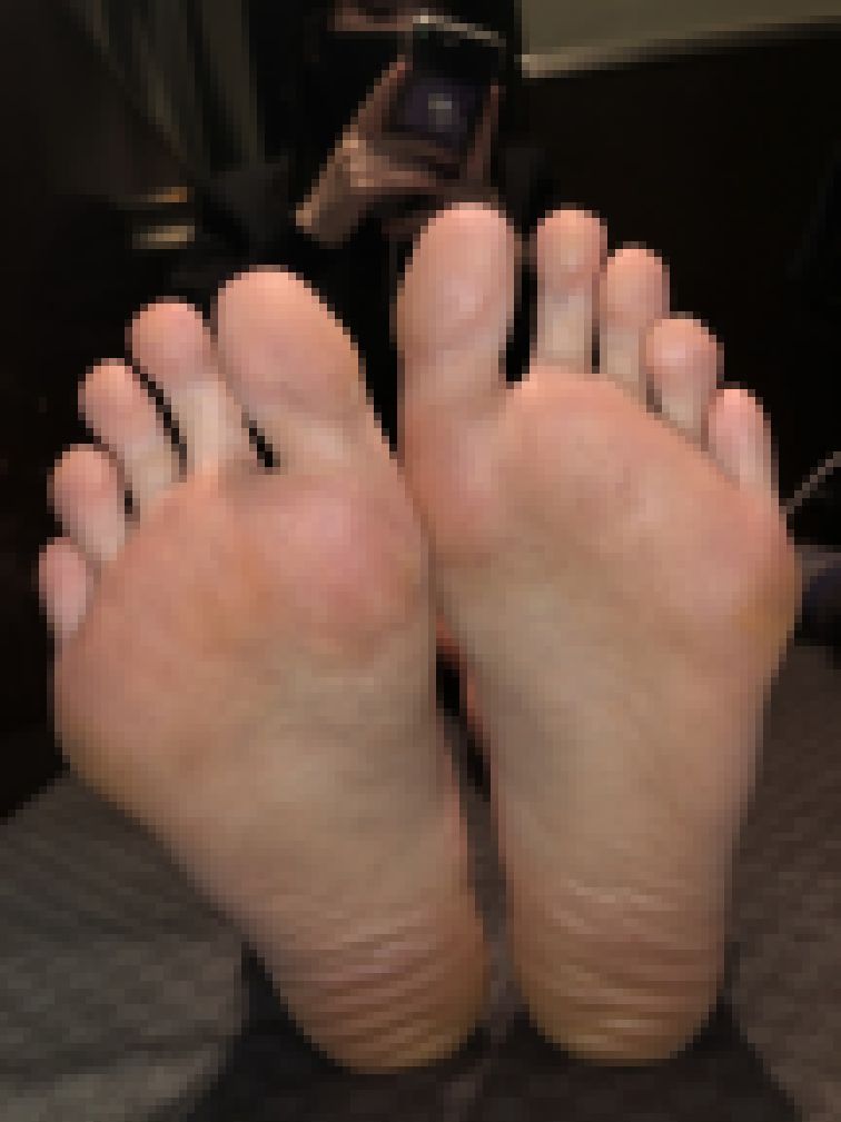 あんりちゃん制服女子１8歳【足・脚・足裏・靴下】 サンプル画像