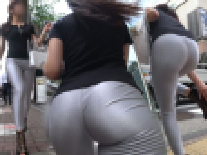 【超高画質】有名私立現役女子大生の光沢レギンス尻!超スレンダー美ボディにプリーン♪とした尻肉が最高です! サンプル画像