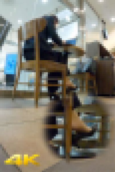 【パンスト】真剣に仕事中のOLさんはパンプス内で激しく蒸れたストッキング脚をパカパカ… サンプル画像