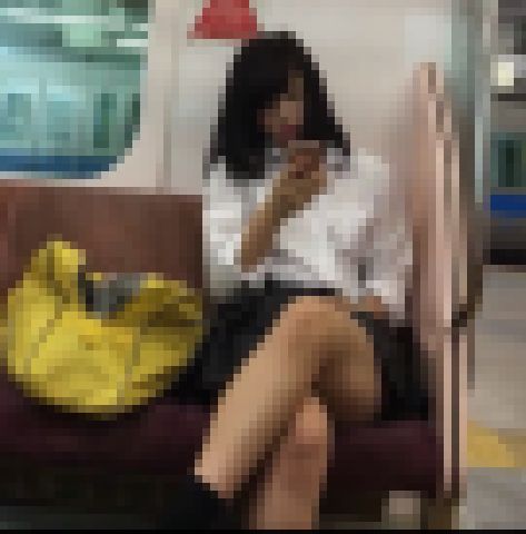 【顔出し】ツンデレ白パンJKギャルの生脚（電車対面） サンプル画像