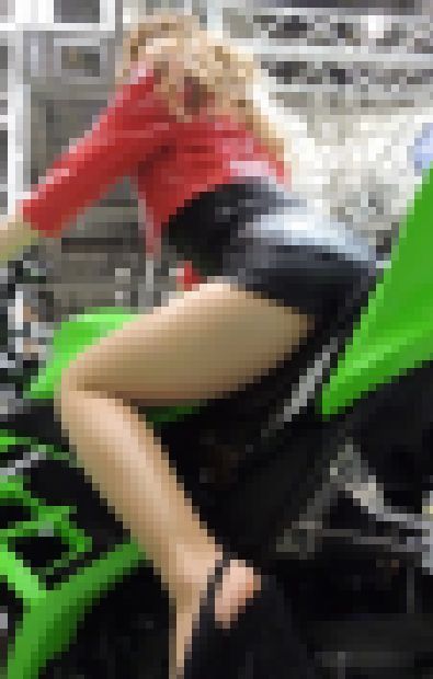 バイクに乗ってるコンパニオンを後ろから2015モーターサイクルショー【動画】イベント編 1227 サンプル画像