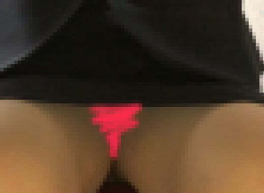 試食販売の面接に来た女性を机の下から、、、(19歳リクスー大学生) サンプル画像