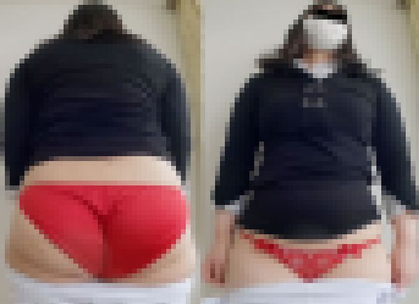 【ワンコイン人妻パンチラ】エコバッグ２つ抱えてスーパーマーケットから出てきた力持ちおばさん画像