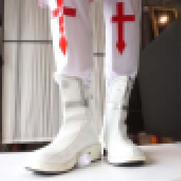 M-02)SA〇某副団長のコスプレブーツで白いゴムの棒を踏み蹴り サンプル画像