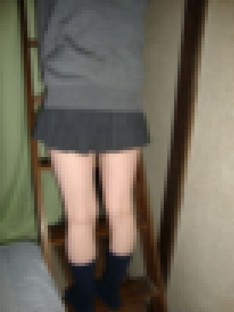 期間限定販売】素人　本物制服撮影　ミニスカ制服ブレザー　生脚紺ソックス　画像　【ZIPファイル】 サンプル画像