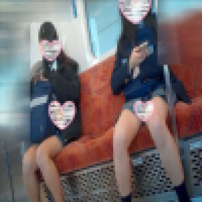 【青チェ見学?】太ももギリギリのミニスカJK【ぱんちら】 サンプル画像