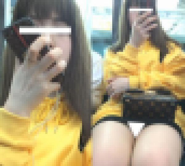(電車対面）(顔出し）ミニミニタイトスカートをお召になって攻め過ぎちゃった女子大生さん…最後は恥ずかしさのあまりお顔を伏せちゃい サンプル画像