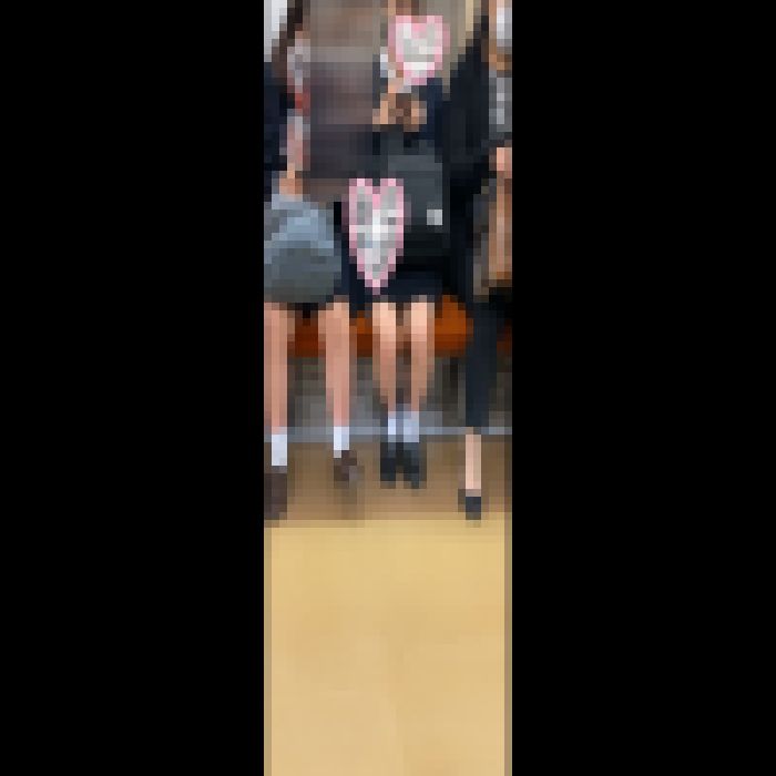 カメラ目線をくれたロリJK サンプル画像