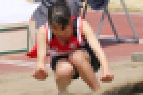 緩いユニフォームの隙間から胸元が、、JC風 走り幅跳び写真集 01 サンプル画像