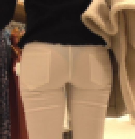 【透けピタパン】どエロい黒Tバックを透けさせながら歩く美女をじっくり撮影 サンプル画像