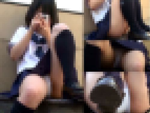 【個撮】お股のお行儀が悪いセーラー服娘のパンチラとパイ○ンマンスジいじりオナニー サンプル画像